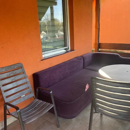 W Miasteczku Portowym Nr 3 *