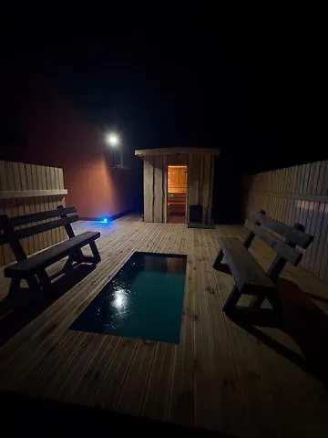 W Miasteczku Portowym Nr 3 *